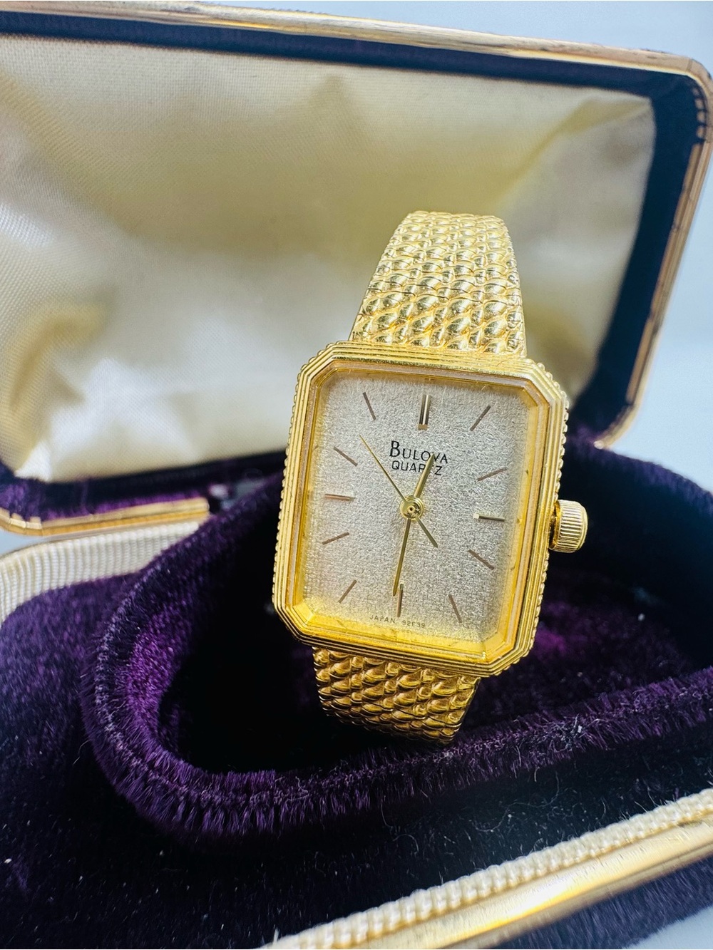 Bulova Vintage Women's Gold-Tone Quartz Dress Watch - Picture 1 of 13